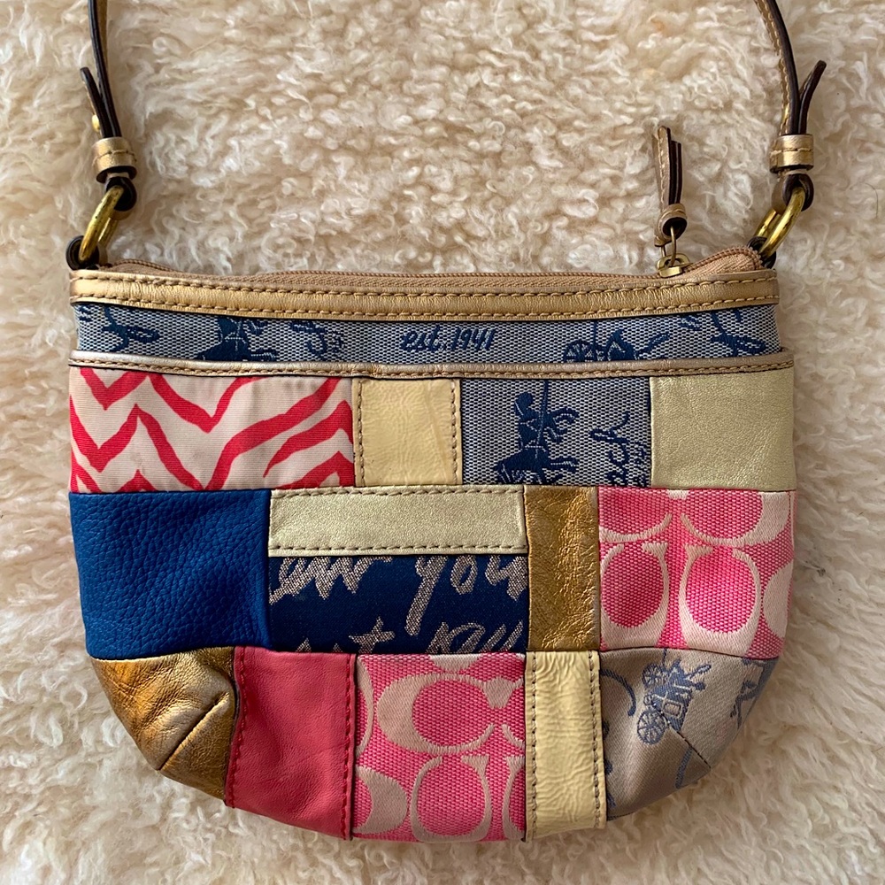 Vintage Coach Cross-Body Purse.